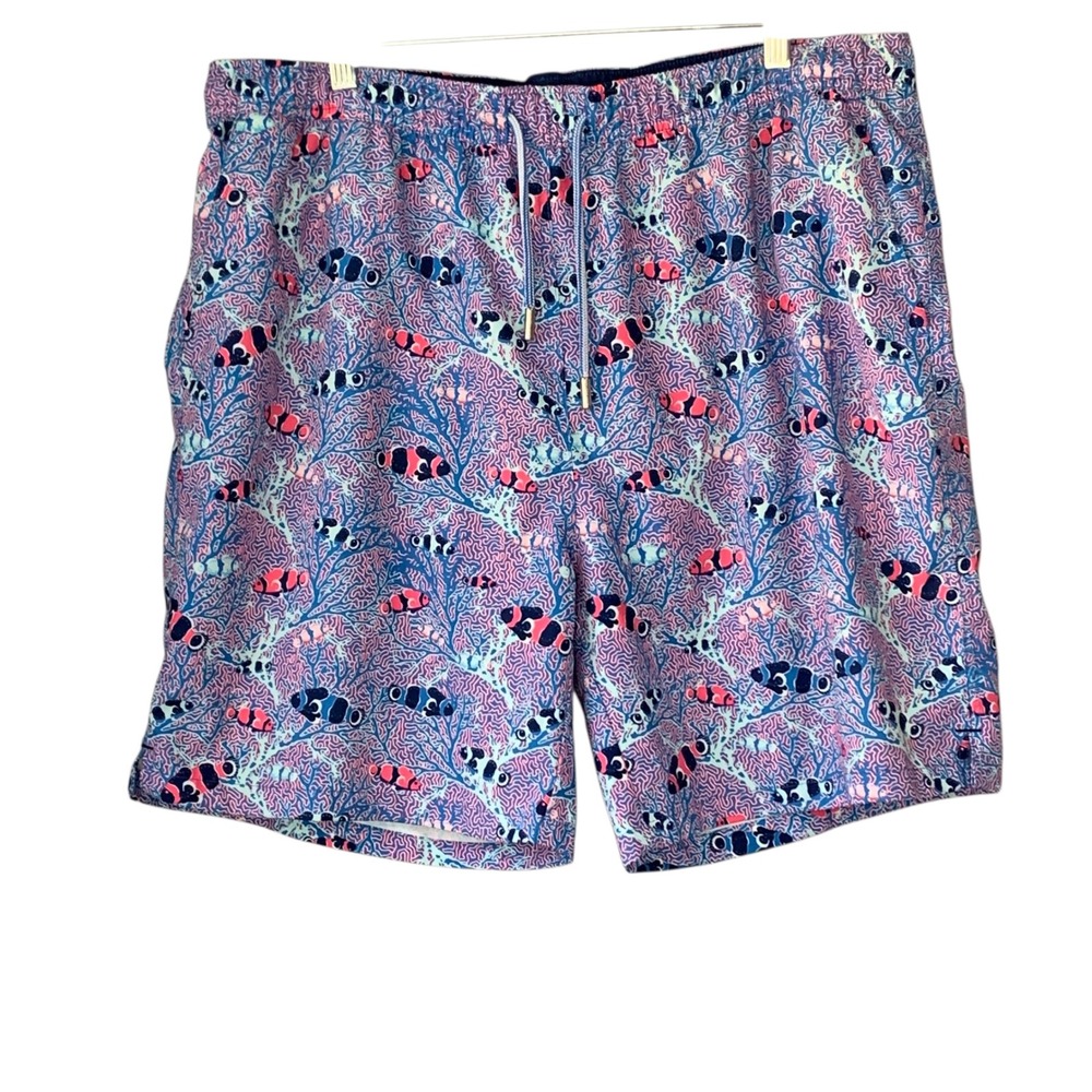 Peter Millar Seaside Collection in blue/‎ neon pink clown fish pattern. Size 3XL